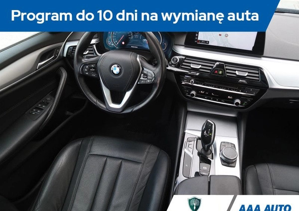 BMW Seria 5 cena 90000 przebieg: 191391, rok produkcji 2017 z Staszów małe 301